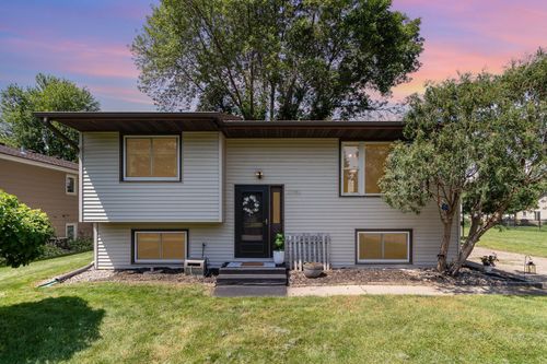 1196 Tyler St S, Shakopee, MN, 55379-2071 | Card Image