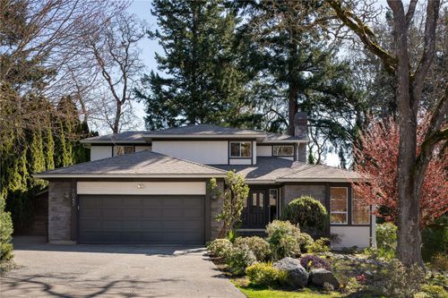 1045 Valewood Trail, Victoria, BC, V8X5G7 | Card Image