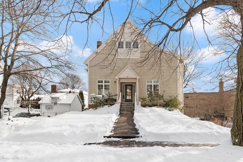 apt-4-557 Salem St, Malden, MA, 02148-4389 | Card Image