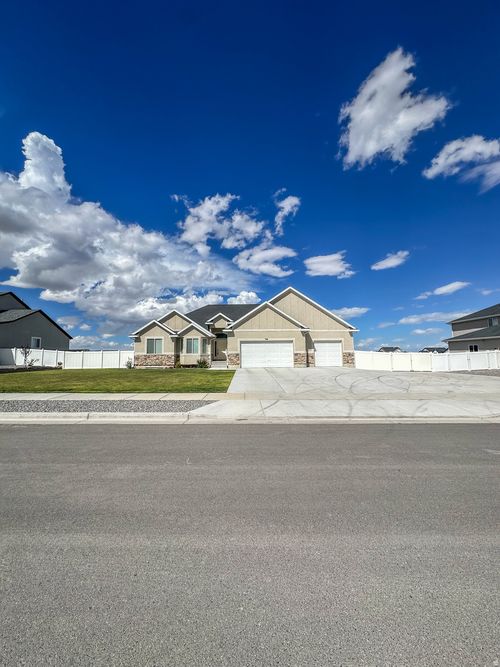 796 W Cherry Orchard Ln, Grantsville, UT, 84029-3736 | Card Image