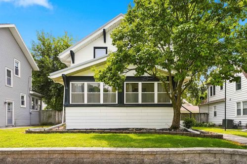 733 Home Park Blvd, Waterloo, IA, 50701-2953 | Card Image