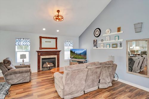 376 Eagles Landing Dr, Manteno, IL, 60950-5210 | Card Image