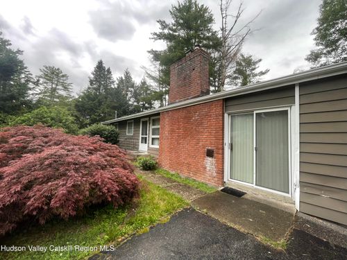 18 Marys Ave, Saugerties, NY, 12477-3516 | Card Image