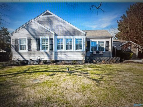 208 Surrey Rd Sw, Huntsville, AL, 35801-3241 | Card Image