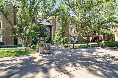 b311-2 Oak Brook Club Drive, Oak Brook, IL, 60523 | Card Image