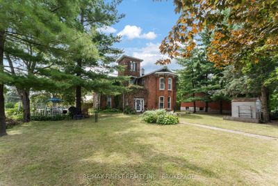 220 Dundas St W, Home with 7 bedrooms, 4 bathrooms and 5 parking in Napanee ON | Image 2