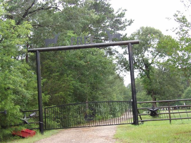 10967 Fm 1486 Rd, Home with 3 bedrooms, 2 bathrooms and 4 parking in Richards TX | Image 29