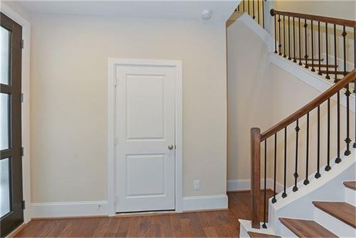 2112 Radcliffe St, Houston, TX, 77007-1810 | Card Image