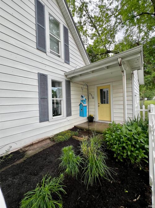 715 N Mill St, North Manchester, IN, 46962-1241 | Card Image