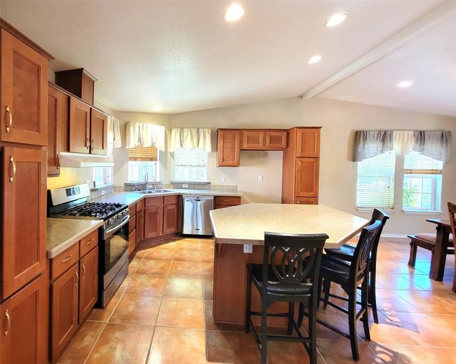 11 Walnut Cir, House other with 4 bedrooms, 3 bathrooms and 10 parking in Espanola NM | Image 6