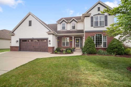 3835 Valley Creek Dr, Waukesha, WI, 53189-6858 | Card Image