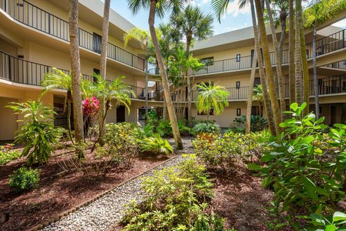 108-5220 Las Verdes Cir, Delray Beach, FL, 33484-8071 | Card Image