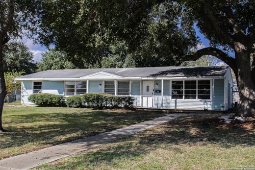 109 Bonham St, Port LaVaca, TX, 77979-2602 | Card Image