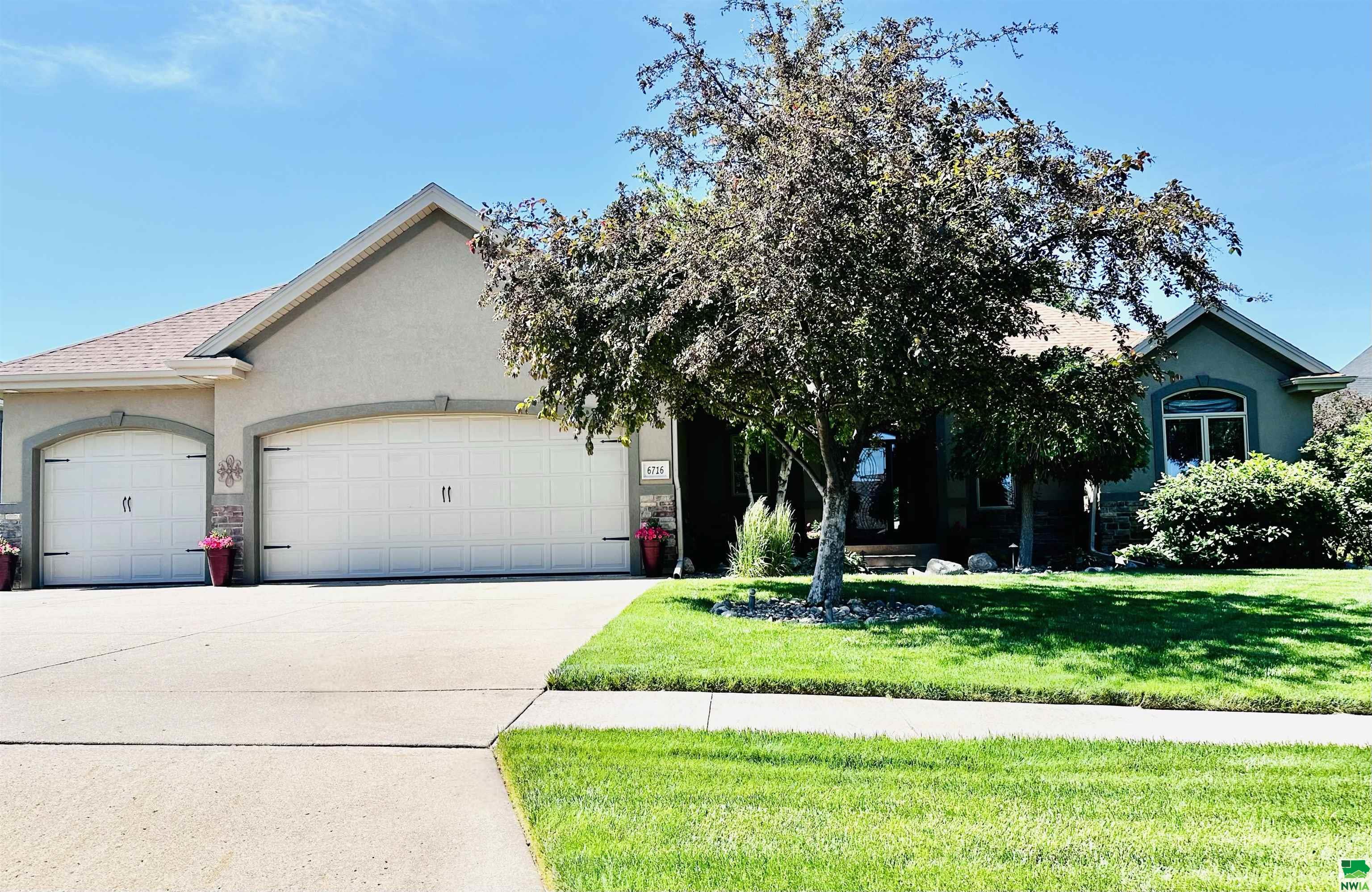 Kingswood Ct, Sioux City, IA 51106