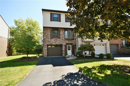 735 Windvue Dr, Pittsburgh, PA, 15205-1517 | Card Image