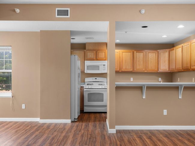 UNIT-104 - 301 N Lake St, Condo with 2 bedrooms, 2 bathrooms and null parking in Cadillac MI | Image 4