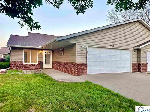 939 Mayvis Blvd, Mankato, MN, 56001-4280 | Card Image