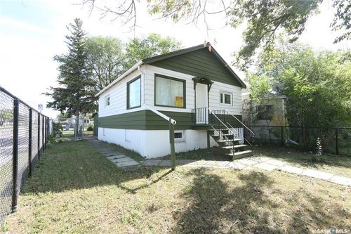 903 Robinson St, Regina, SK, S4T2M6 | Card Image