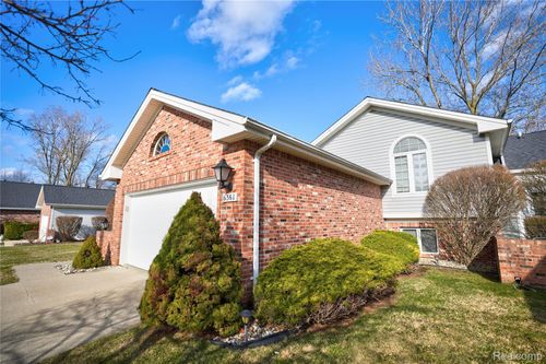 6361 Squire Lake Dr, Flushing, MI, 48433-2382 | Card Image