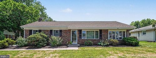 302 Robin Rd, HERSHEY, PA, 17033-1855 | Card Image