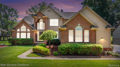 2322 Sandlewood Dr, White Lake, MI, 48383-3930 | Card Image