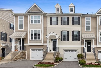 7 - 7 Moorland Drive, Condo with 2 bedrooms, 2 bathrooms and 3 parking in Danbury CT | Image 1