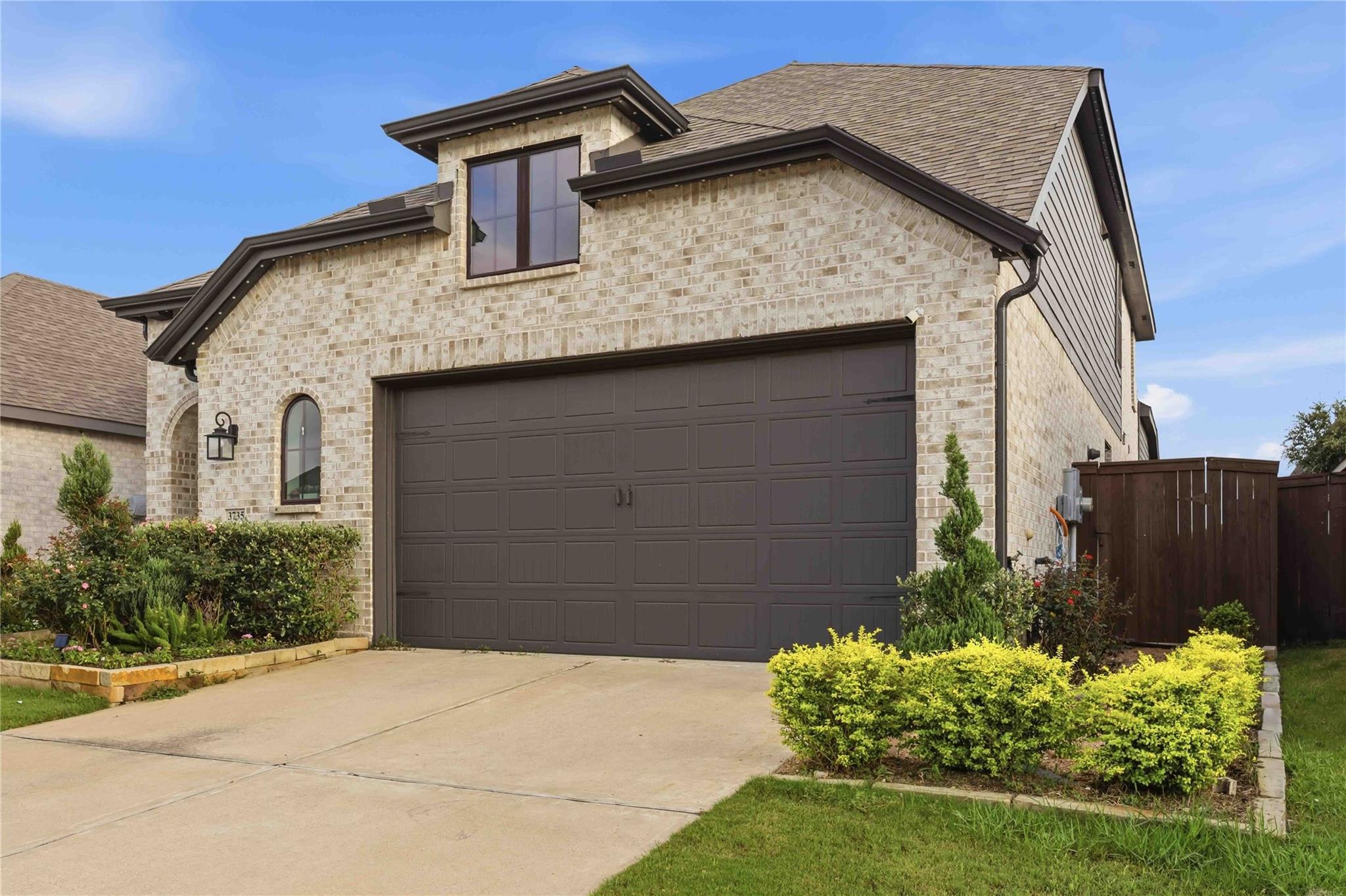 Residential in Iowa Colony 2