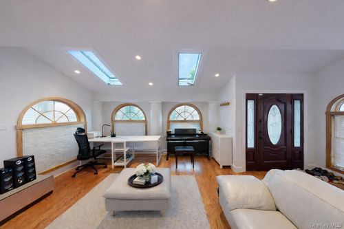 45-44 Browvale Ln, Little Neck, NY, 11362 | Card Image