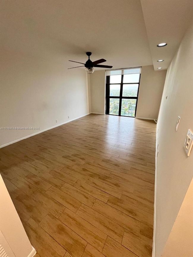 APT-2001 - 4000 Towerside Ter, Condo with 2 bedrooms, 2 bathrooms and null parking in Miami FL | Image 32