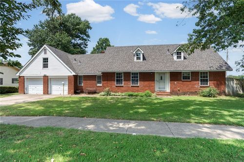 380 S Holly St, Siloam Springs, AR, 72761-3016 | Card Image