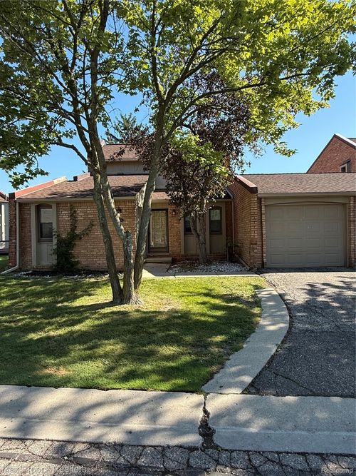 bldg-29-3028 Moon Lake Dr, West Bloomfield, MI, 48323-1842 | Card Image