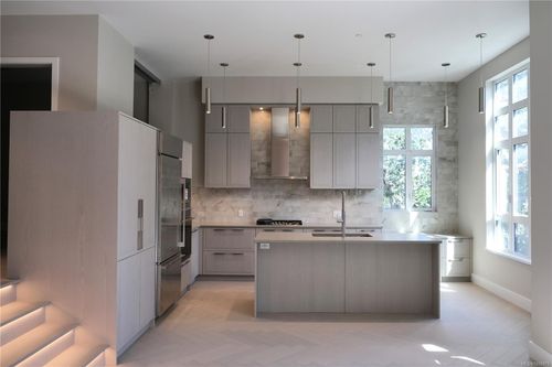 303-425 Lampson St, Esquimalt, BC, V9A0K5 | Card Image