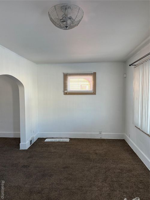 5657 Argyle St, Dearborn, MI, 48126-8003 | Card Image