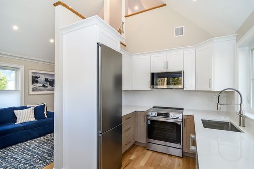 12r-12 Maugus Ave, Wellesley, MA, 02481-7619 | Card Image