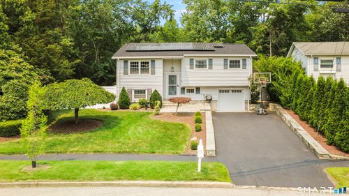 8 Country Club Rd, Norwalk, CT, 06851-5616 | Card Image