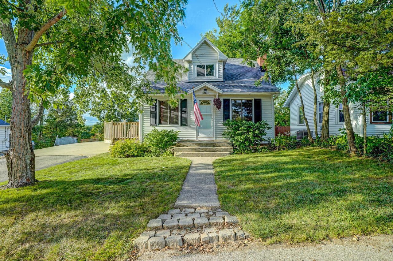 Beach Dr, Burlington, WI 53105