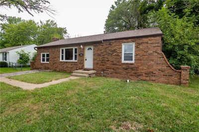 View of front of home featuring a front yard | Image 1