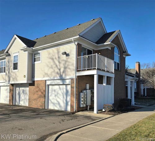 46225 Cavalier Dr, Macomb, MI, 48044-5217 | Card Image