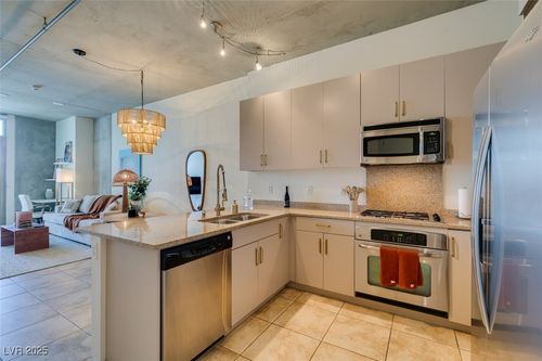 343-353 E Bonneville Ave, Las Vegas, NV, 89101-6622 | Card Image