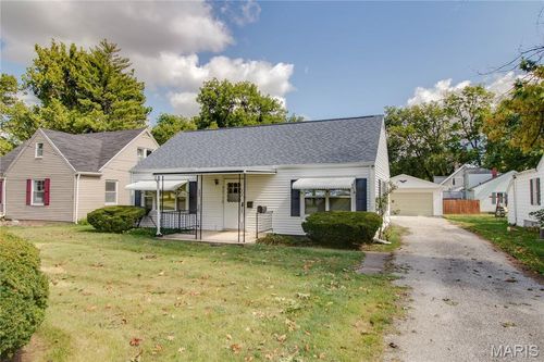 420 Gladstone St, Jacksonville, IL, 62650-2328 | Card Image