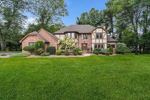 42 Lakeview Cir, Agawam, MA, 01001-2376 | Card Image