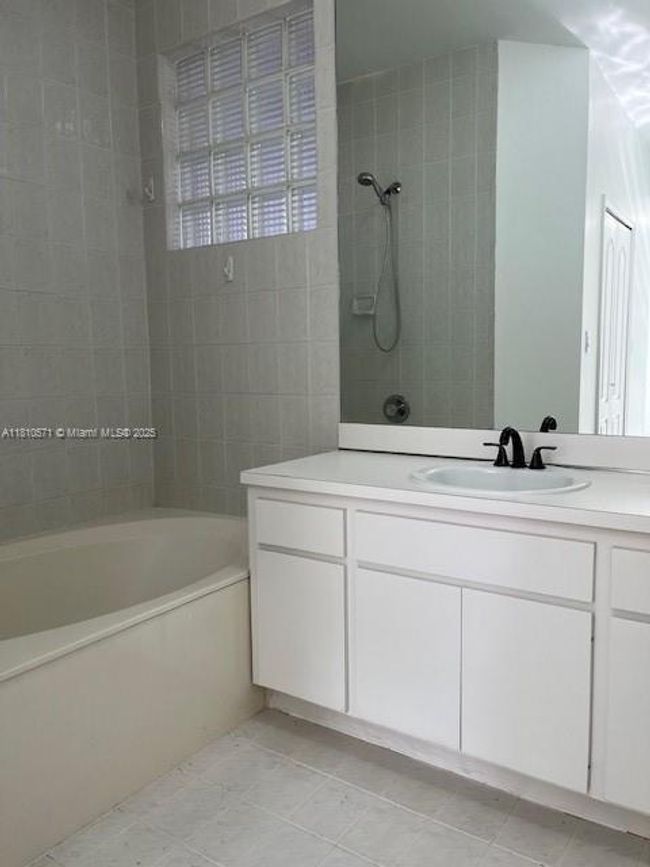 0 - 6983 Sw 161 St Pl, House other with 3 bedrooms, 3 bathrooms and null parking in Miami FL | Image 11