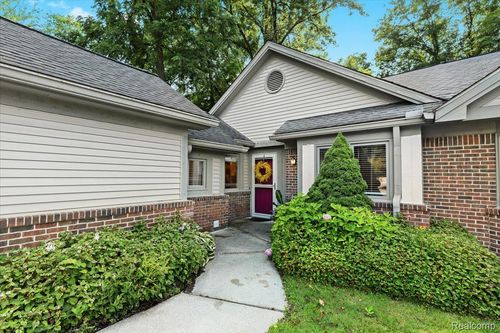 21291 Juniper Ct, Farmington Hills, MI, 48336-4100 | Card Image