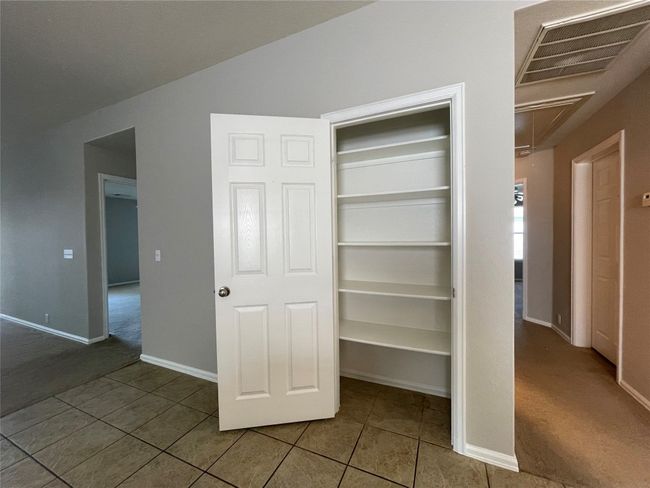 208 Spruce Dr, House other with 4 bedrooms, 2 bathrooms and 2 parking in Kyle TX | Image 8