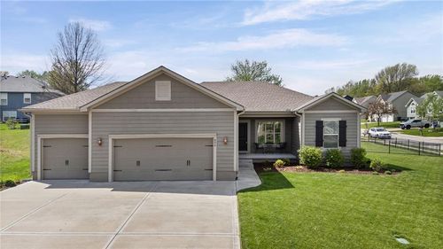 806 Nw Par Dr, Grain Valley, MO, 64029-7348 | Card Image
