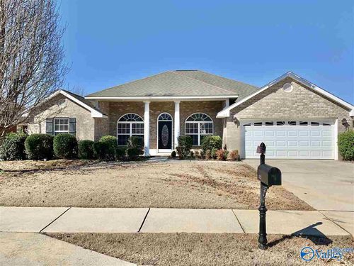 115 E Crest Way, Madison, AL, 35758-9215 | Card Image
