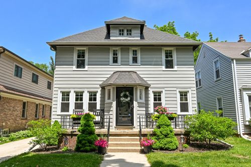 912 E Meadow Pl, Whitefish Bay, WI, 53217-5737 | Card Image