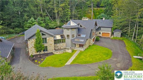 386 Camelback Rd, Tannersville, PA, 18372-7845 | Card Image