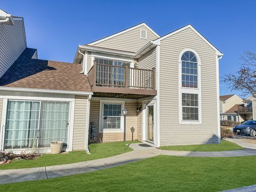 535 Le Parc Cir, Buffalo Grove, IL, 60089-6913 | Card Image
