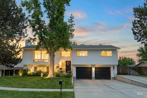 990 N Eagle Hills Way, Eagle, ID, 83616-5214 | Card Image